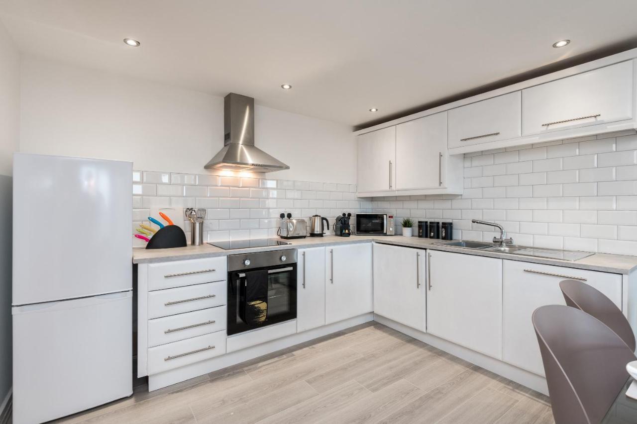 Host Apartments - Contemporary 3 Bed Apt With Balcony - Perfect For Long Stays Ливерпуль Экстерьер фото