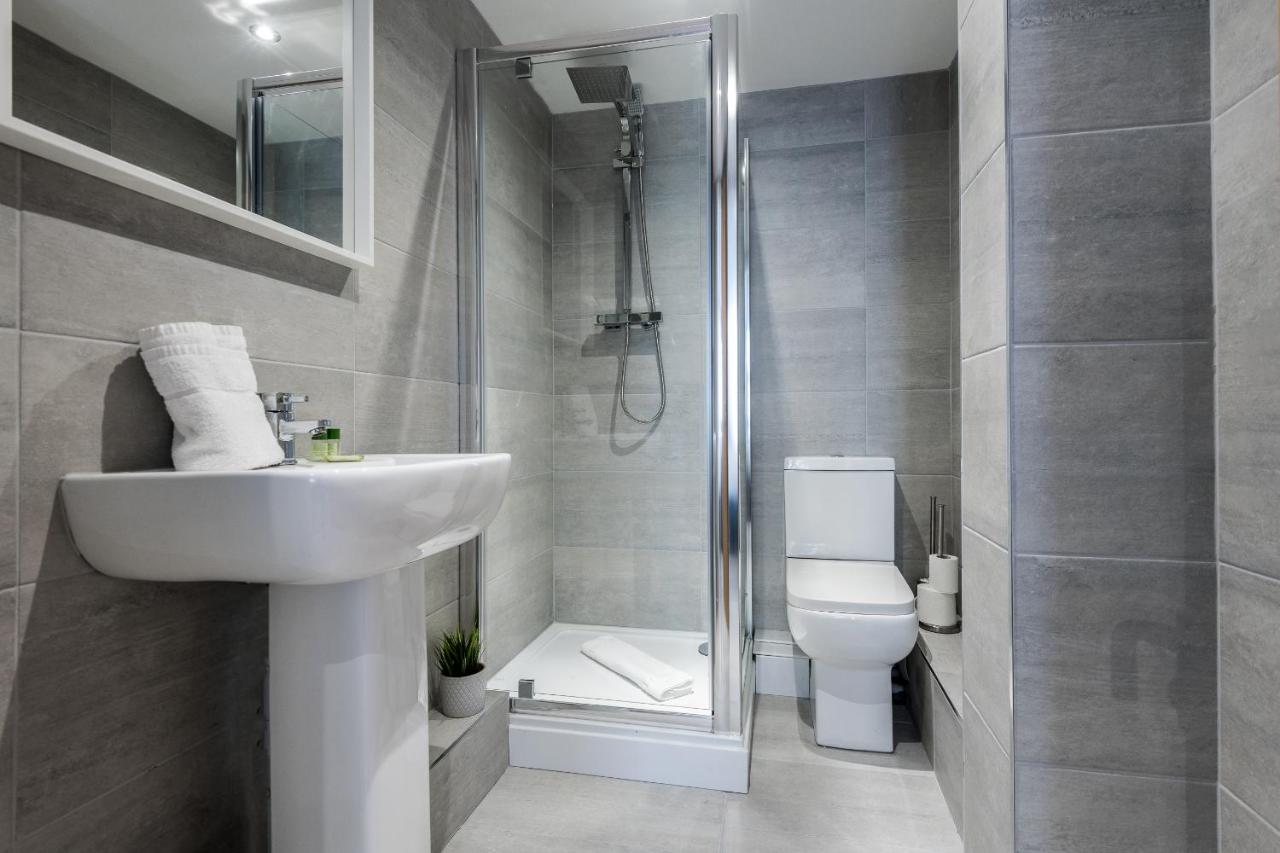 Host Apartments - Contemporary 3 Bed Apt With Balcony - Perfect For Long Stays Ливерпуль Экстерьер фото